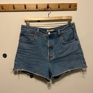 Levi Ribcage Shorts